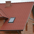 Dach z dachówką w kolorze czerwonym Benders