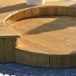 taras drewniany z modrzewia syberyjskiego - widok na zabudowany okrągły podest