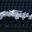 Zobacz jak działają ochronne śniegołapy dachowe