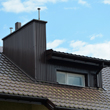 Przykład obróbki komina na dachu blachą trapezową