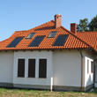 Ciekawe połączenie okien dachowych i solarów Roto