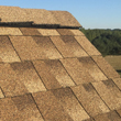 Gont kalenicowy shakewood zamontowany na dachu GAF TimberTex