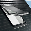 Okno dachowe Roto Designo R7 z markizą przeciwsłoneczną Screen